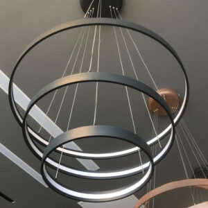 Candelabru LED modern cu cercuri suspendate realizat la comanda