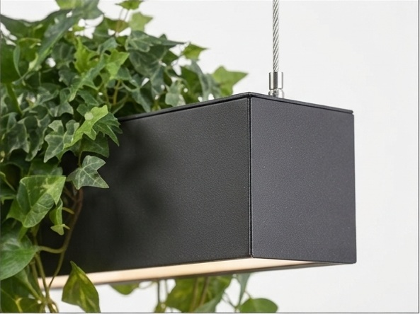 corp de iluminat liniar cu plante decorativa-4 Corp de iluminat LED liniar suspendat cu plante decorative artificiale montat în mediu arhitectural modern